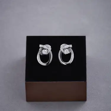 Infini Earrings Large with diamonds Image