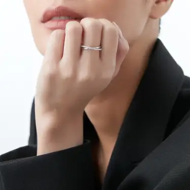 Timeless Ring, Shimmering Cross Image